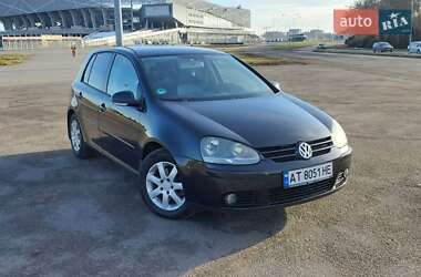 Хэтчбек Volkswagen Golf 2004 в 