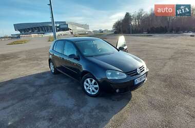 Хэтчбек Volkswagen Golf 2004 в 