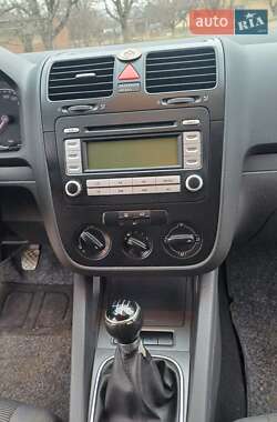 Хэтчбек Volkswagen Golf 2007 в 