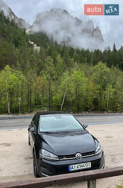 Хэтчбек Volkswagen Golf 2012 в 