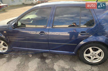 Хетчбек Volkswagen Golf 2002 в Луцьку