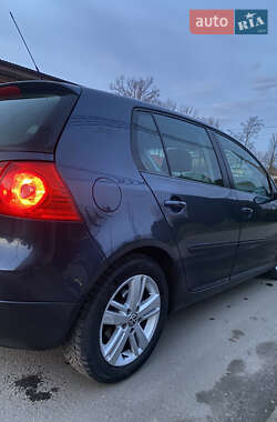 Хэтчбек Volkswagen Golf 2006 в Червонограде