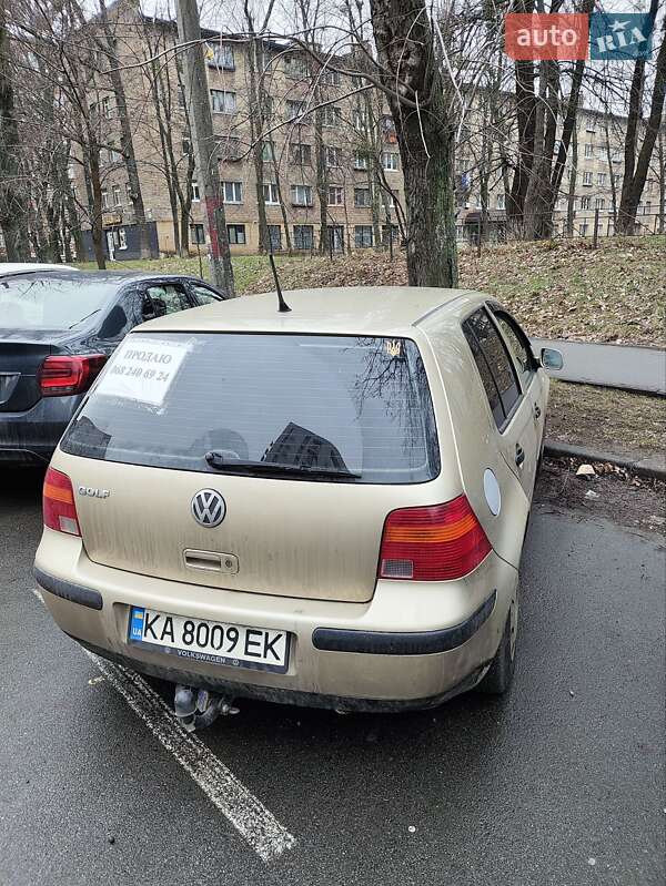 Хэтчбек Volkswagen Golf 2001 в Киеве