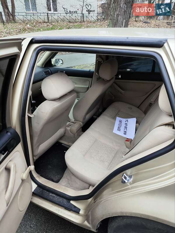 Хэтчбек Volkswagen Golf 2001 в Киеве