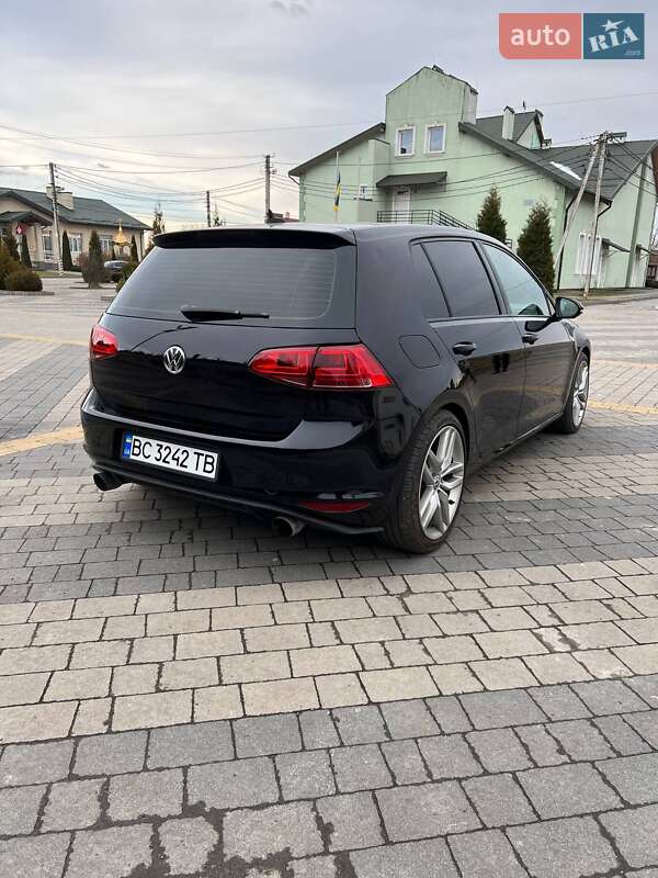 Хэтчбек Volkswagen Golf 2016 в Львове