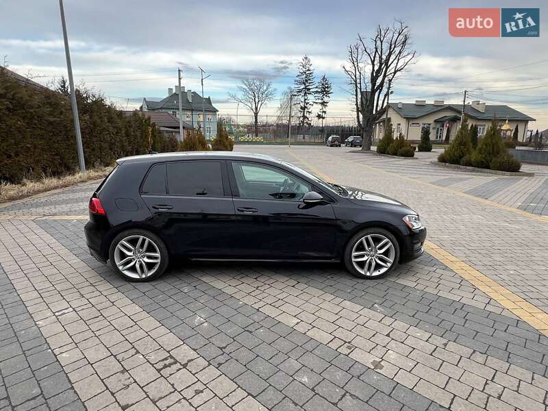 Хэтчбек Volkswagen Golf 2016 в Львове
