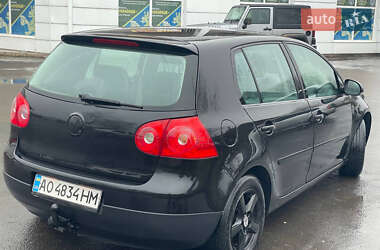 Хэтчбек Volkswagen Golf 2004 в Виноградове