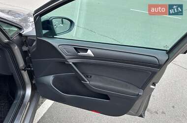 Хэтчбек Volkswagen Golf 2014 в 