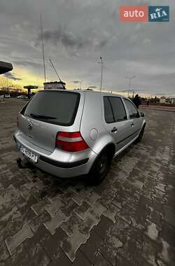 Хэтчбек Volkswagen Golf 2003 в 