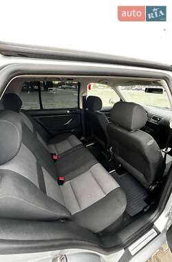 Хэтчбек Volkswagen Golf 2003 в 