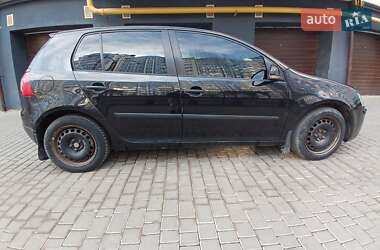 Хетчбек Volkswagen Golf 2004 в 