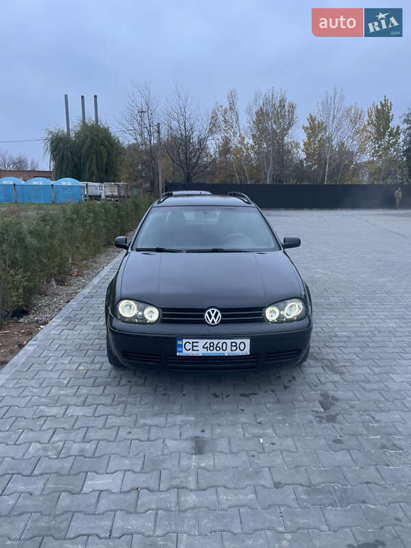 Універсал Volkswagen Golf 2000 в Чернівцях