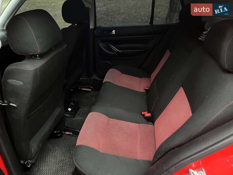 Хетчбек Volkswagen Golf 1998 в Києві