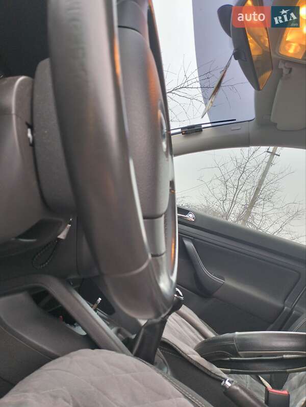 Хетчбек Volkswagen Golf 2005 в Знам'янці