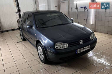 Хэтчбек Volkswagen Golf 2001 в Каменском