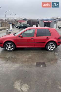 Хэтчбек Volkswagen Golf 2001 в 