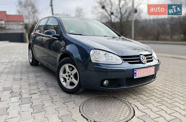 Хэтчбек Volkswagen Golf 2006 в Черновцах