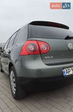 Хэтчбек Volkswagen Golf 2005 в Одессе