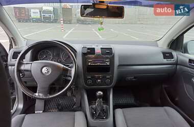 Хэтчбек Volkswagen Golf 2005 в Одессе