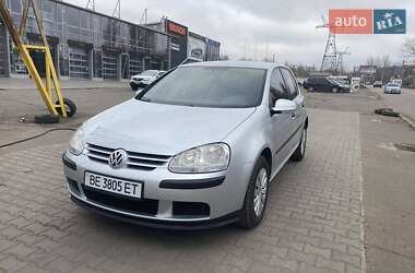 Хэтчбек Volkswagen Golf 2004 в Николаеве