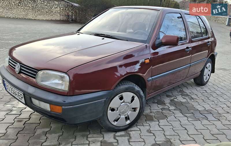 Хетчбек Volkswagen Golf 1992 в Волочиську