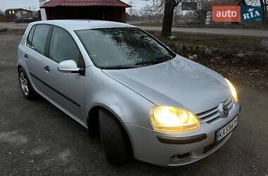 Хэтчбек Volkswagen Golf 2004 в Знаменке