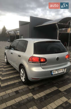 Хетчбек Volkswagen Golf 2010 в Сваляві