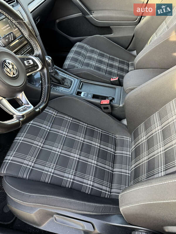 Универсал Volkswagen Golf 2015 в Киеве