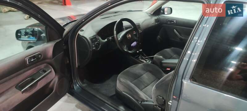 Хэтчбек Volkswagen Golf 1999 в Львове