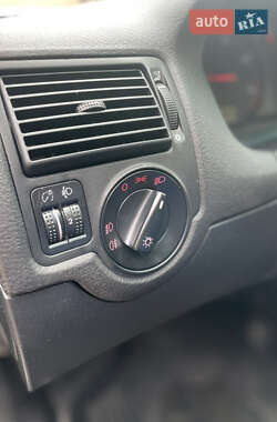 Хэтчбек Volkswagen Golf 1998 в 
