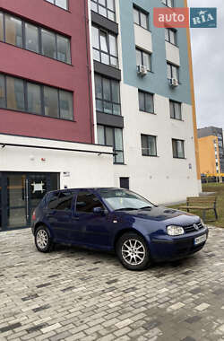 Хетчбек Volkswagen Golf 2002 в Рівному