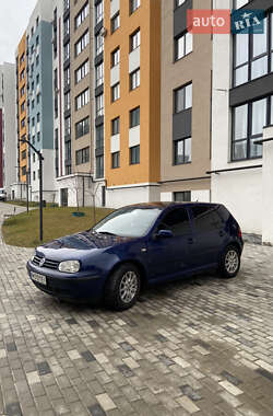 Хетчбек Volkswagen Golf 2002 в Рівному