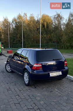 Хетчбек Volkswagen Golf 2002 в Рівному