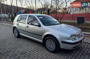 Хетчбек Volkswagen Golf 2002 в Мукачевому