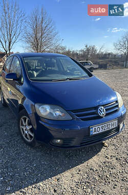 Хетчбек Volkswagen Golf 2005 в Ужгороді