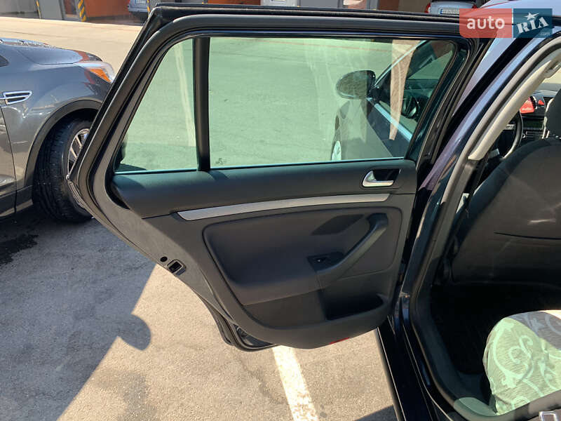 Універсал Volkswagen Golf 2009 в Харкові