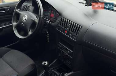 Хетчбек Volkswagen Golf 2001 в Умані