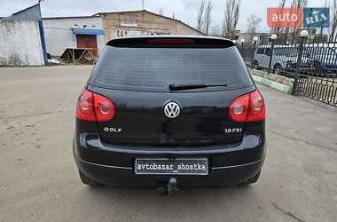 Хэтчбек Volkswagen Golf 2005 в 