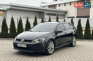 Універсал Volkswagen Golf 2014 в Чернівцях