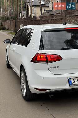 Хэтчбек Volkswagen Golf 2014 в Киеве
