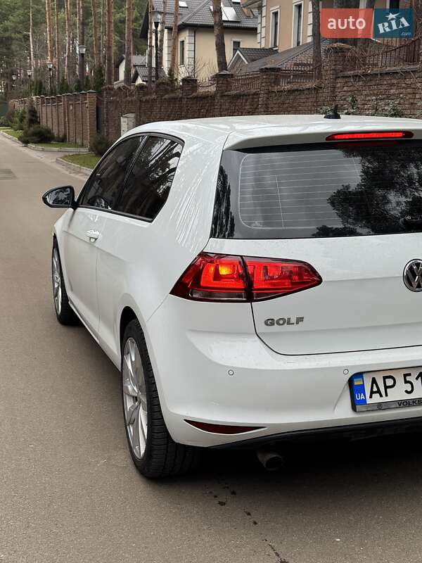 Хетчбек Volkswagen Golf 2014 в Києві