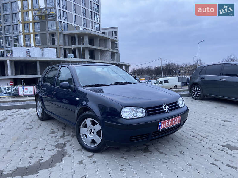 Хэтчбек Volkswagen Golf 2002 в Львове