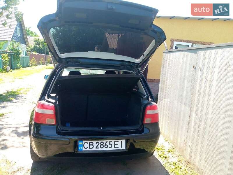 Хетчбек Volkswagen Golf 2003 в Ніжині