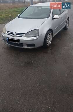 Хетчбек Volkswagen Golf 2004 в 