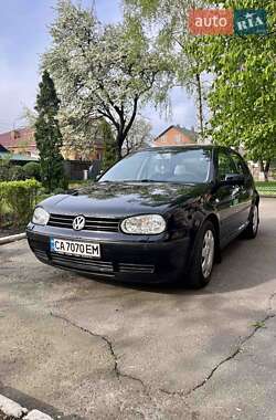 Хетчбек Volkswagen Golf 2001 в Звенигородці