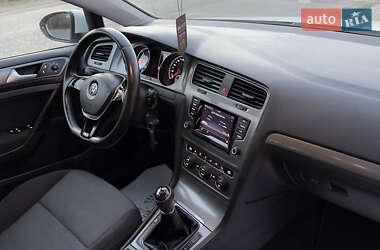 Универсал Volkswagen Golf 2013 в Сваляве