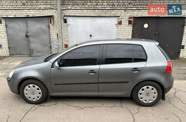 Хетчбек Volkswagen Golf 2005 в Чернігові