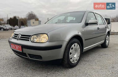 Хетчбек Volkswagen Golf 2003 в Дубні