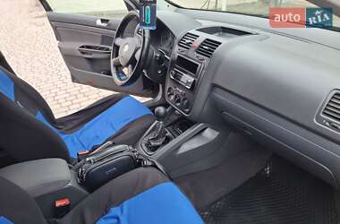 Хетчбек Volkswagen Golf 2004 в Хмельницькому