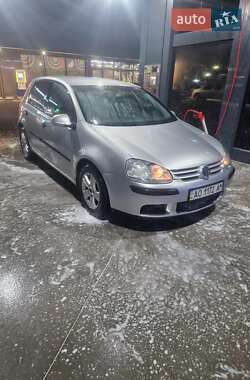 Хетчбек Volkswagen Golf 2004 в Тячеві